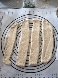 日式香浓炼乳面包环的做法 步骤2