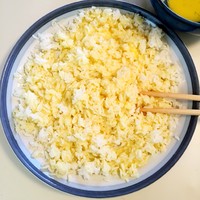 黄金蛋炒饭(改良版)-剩饭也美味的做法 步骤1