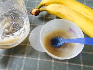6个月宝宝辅食:蒸香蕉(对付便秘小偏方)的做法