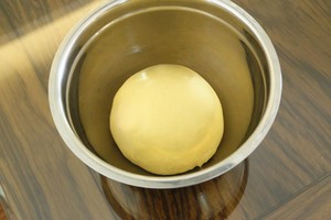 椰蓉面包的做法 步骤2