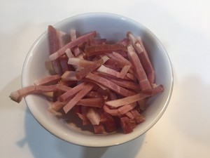 腊肉炒红菜苔的做法 步骤2