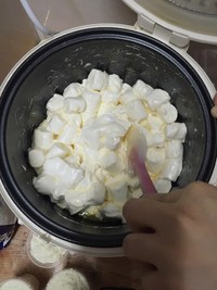 电饭煲版牛轧糖的做法 步骤5