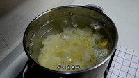 九九的年夜饭：菠萝银耳汤的做法 步骤4