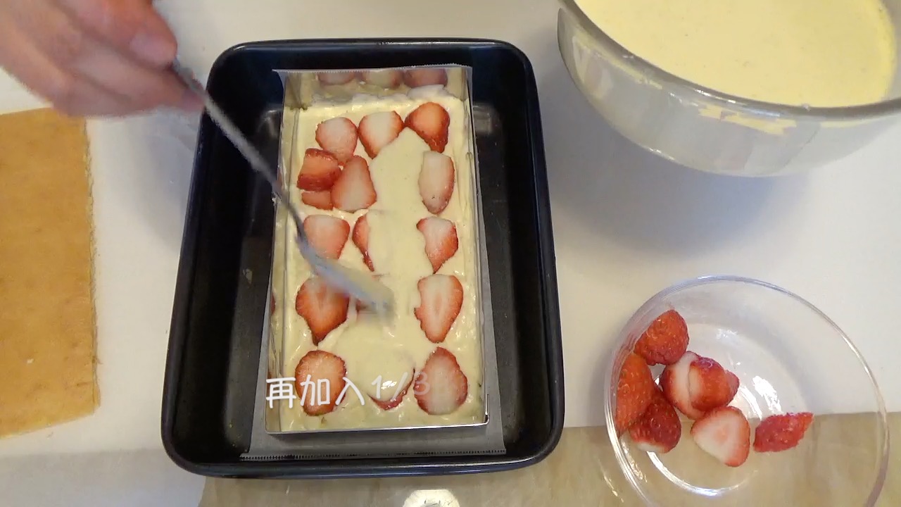 草莓慕斯蛋糕（视频菜谱）的做法 步骤16