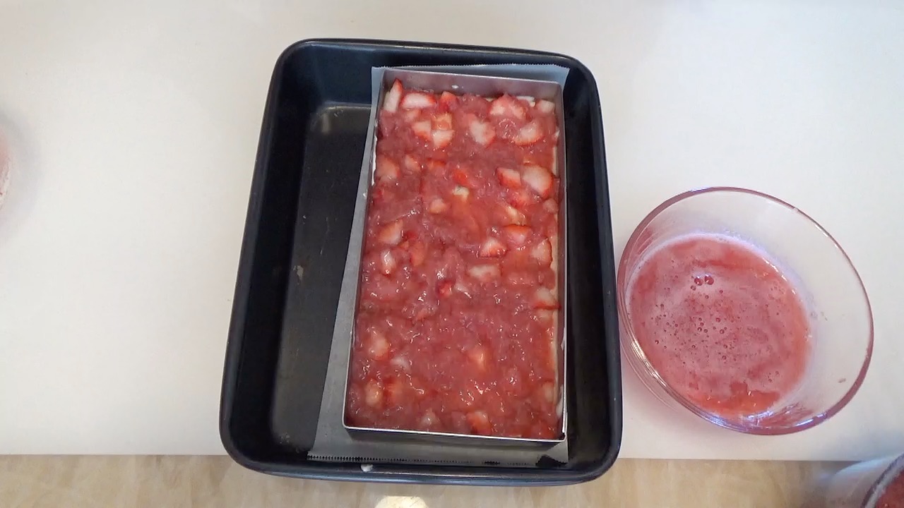 草莓慕斯蛋糕（视频菜谱）的做法 步骤19
