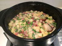 腊肉土豆焖饭，砂锅版本也可用电饭煲或铸铁锅煮饭的做法 步骤6