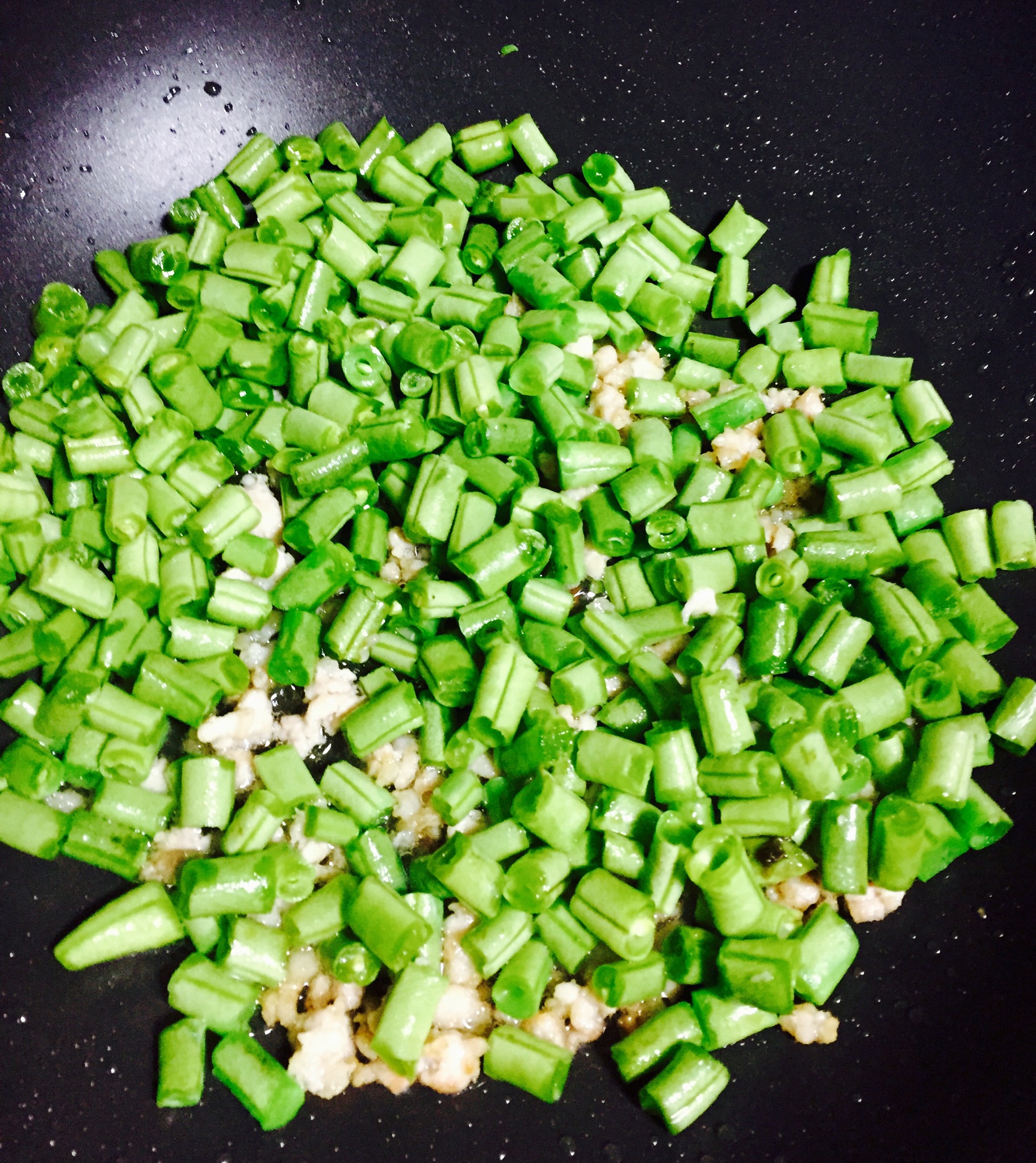 橄榄菜肉末香干刀豆的做法 步骤3
