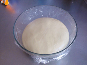巨蛋牛奶面包的做法 步骤3