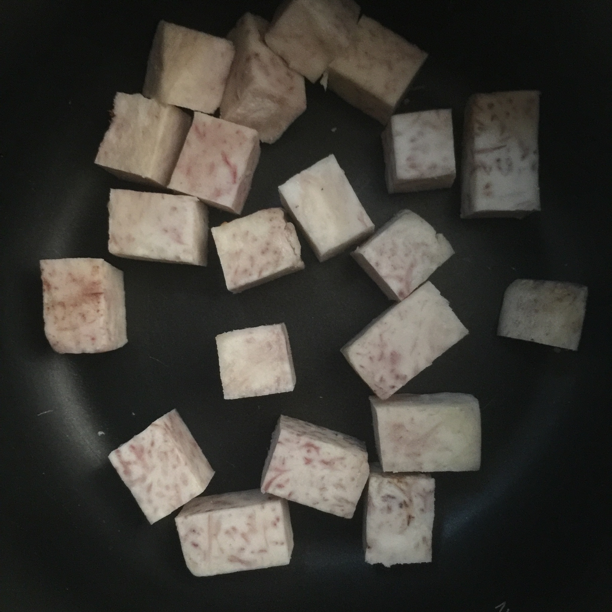 电饭煲香芋焖排骨的做法 步骤3