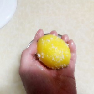 老冰糖炖柠檬的做法 步骤1