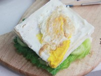 营养全面的早餐-煎蛋三明治的做法 步骤6