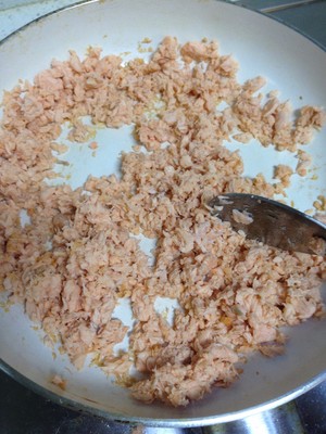 自制婴儿辅食三文鱼松(7-12个月)的做法