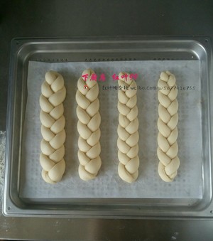 葡萄干奶酥辫子面包的做法 进程10