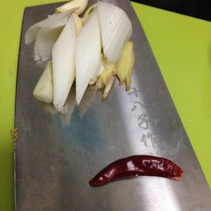 土豆炖排骨 高压锅简易版的做法 步骤1