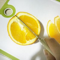 切个橙子的做法 步骤3