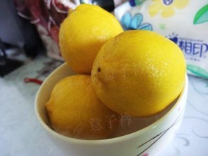 蜂蜜柠檬片的做法 步骤1